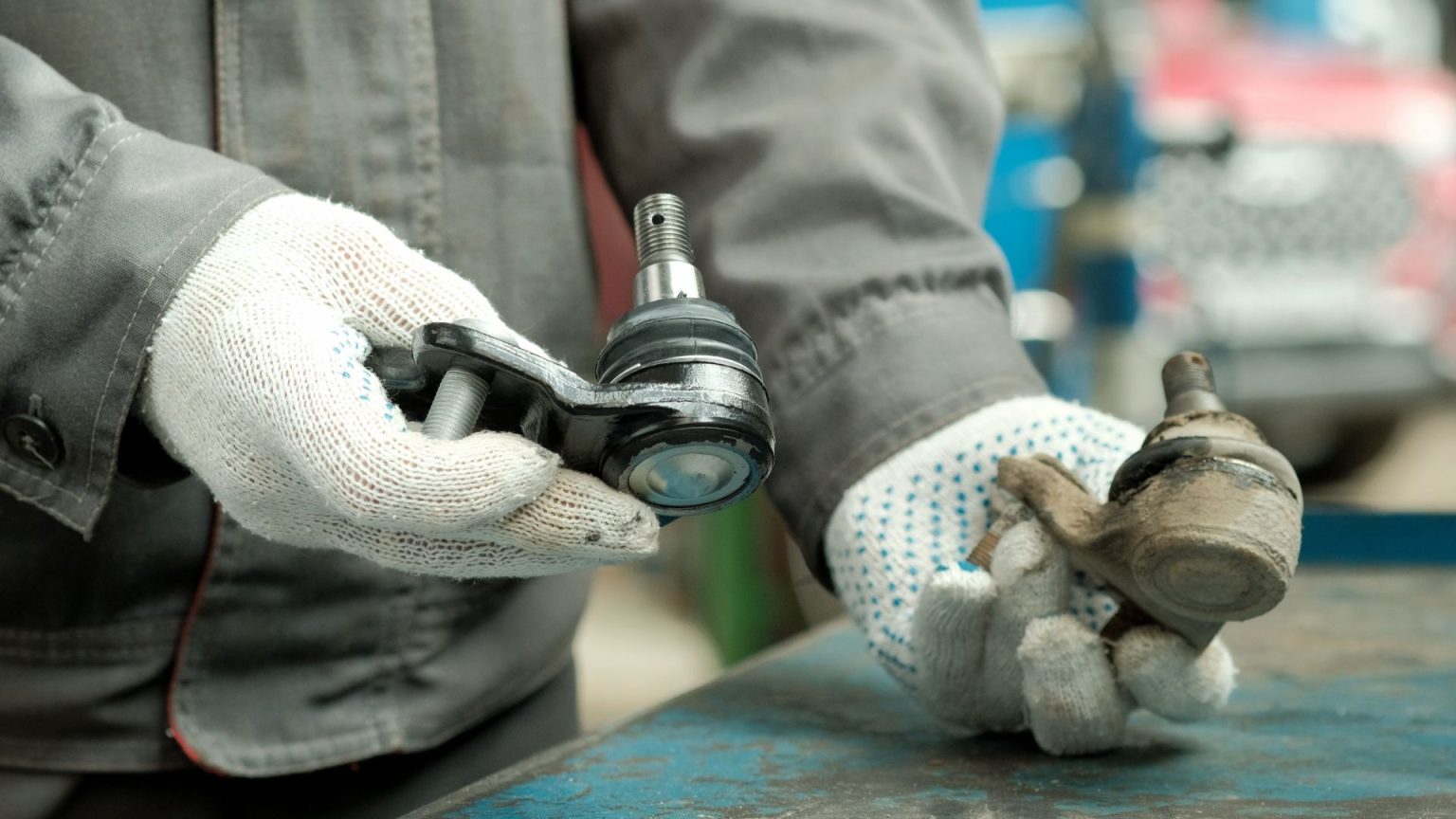 Car squeaks when turning — causes and fixes REREV