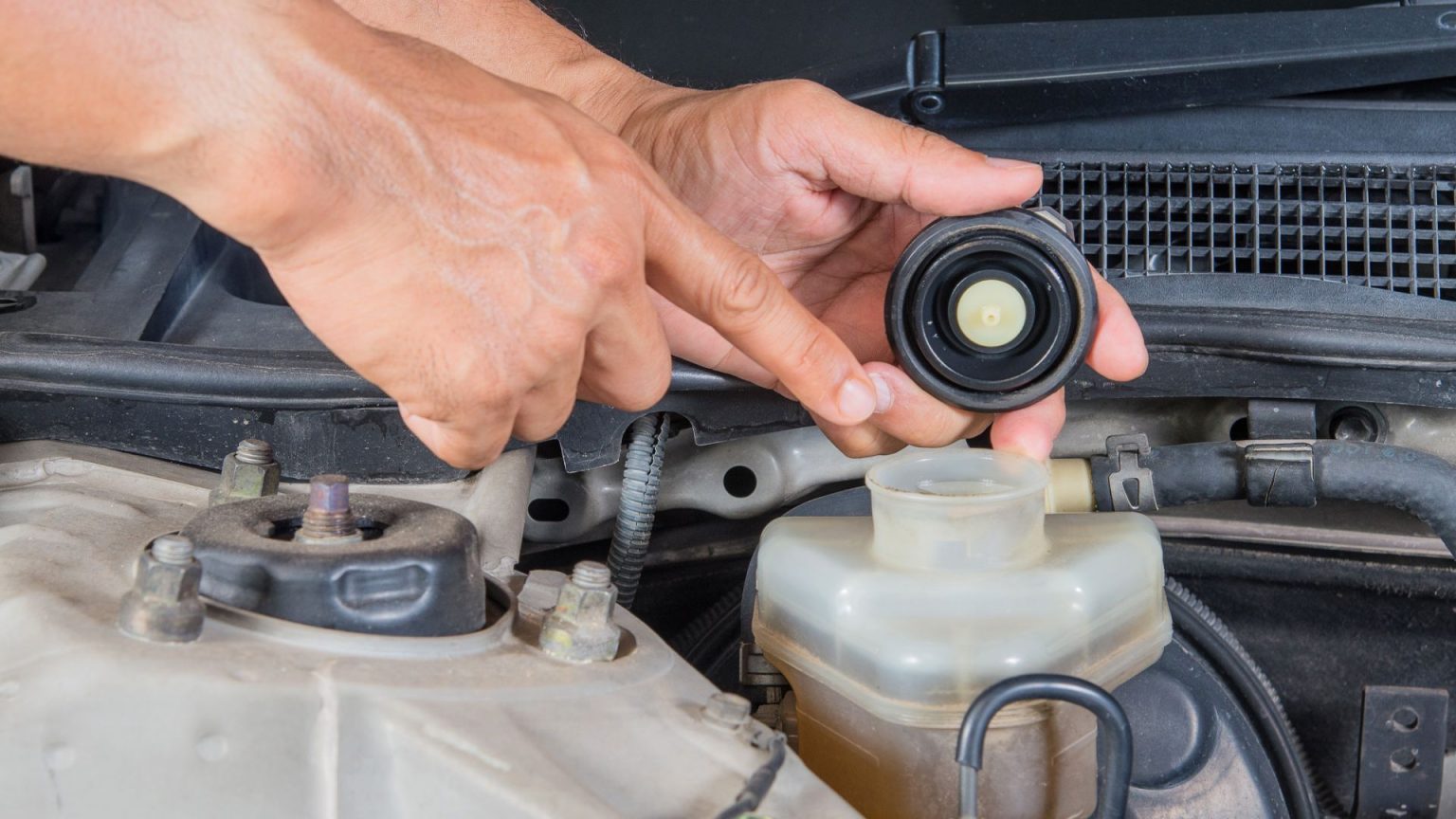 DOT 3 vs. DOT 4 brake fluid — difference explained REREV