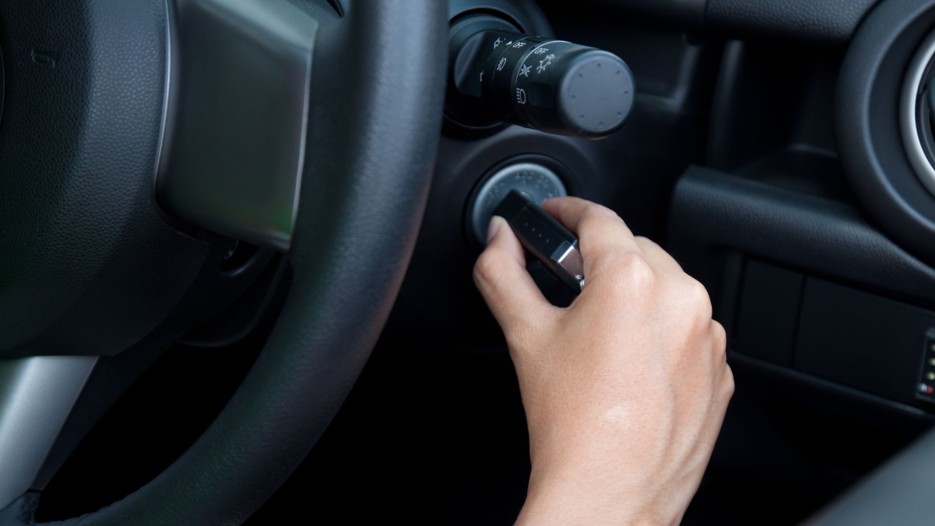 a person holding a cell phone while driving a car.