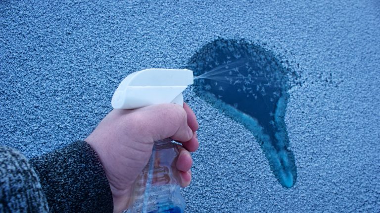 defrosting whindshield with spray