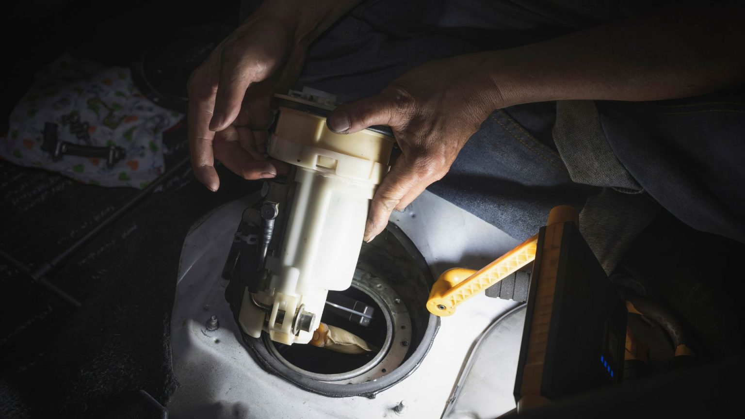 Clogged fuel filter symptoms — causes and fixes REREV