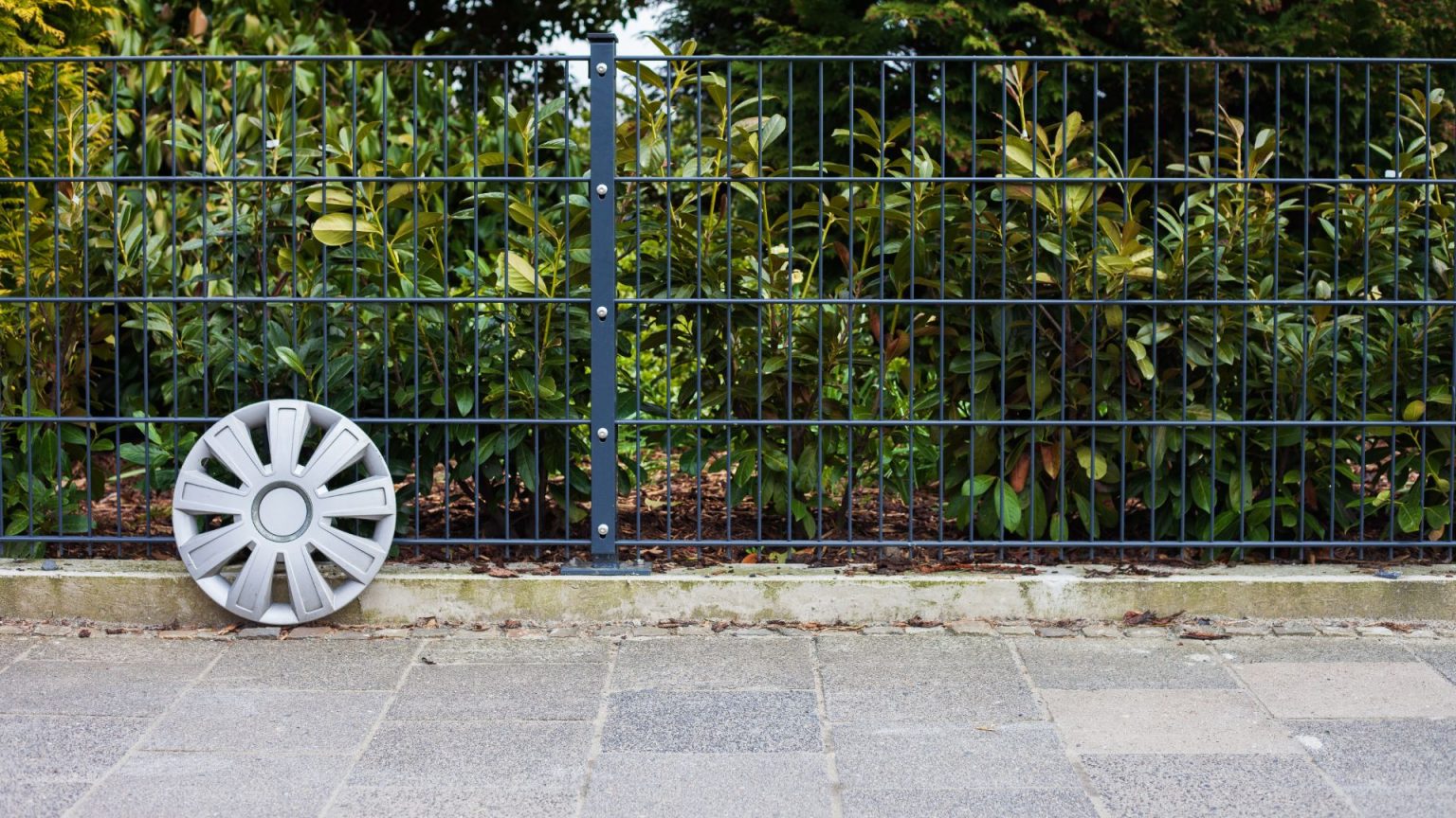 Hubcaps vs. rims — what's the difference? REREV