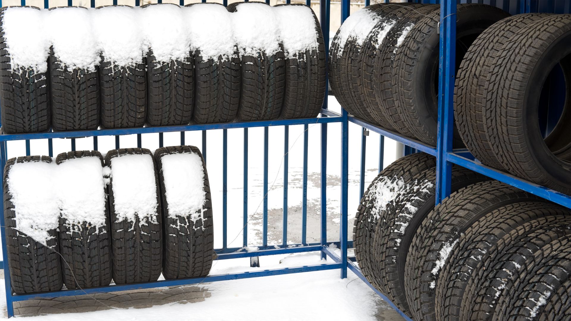 a bunch of tires that are on a rack.