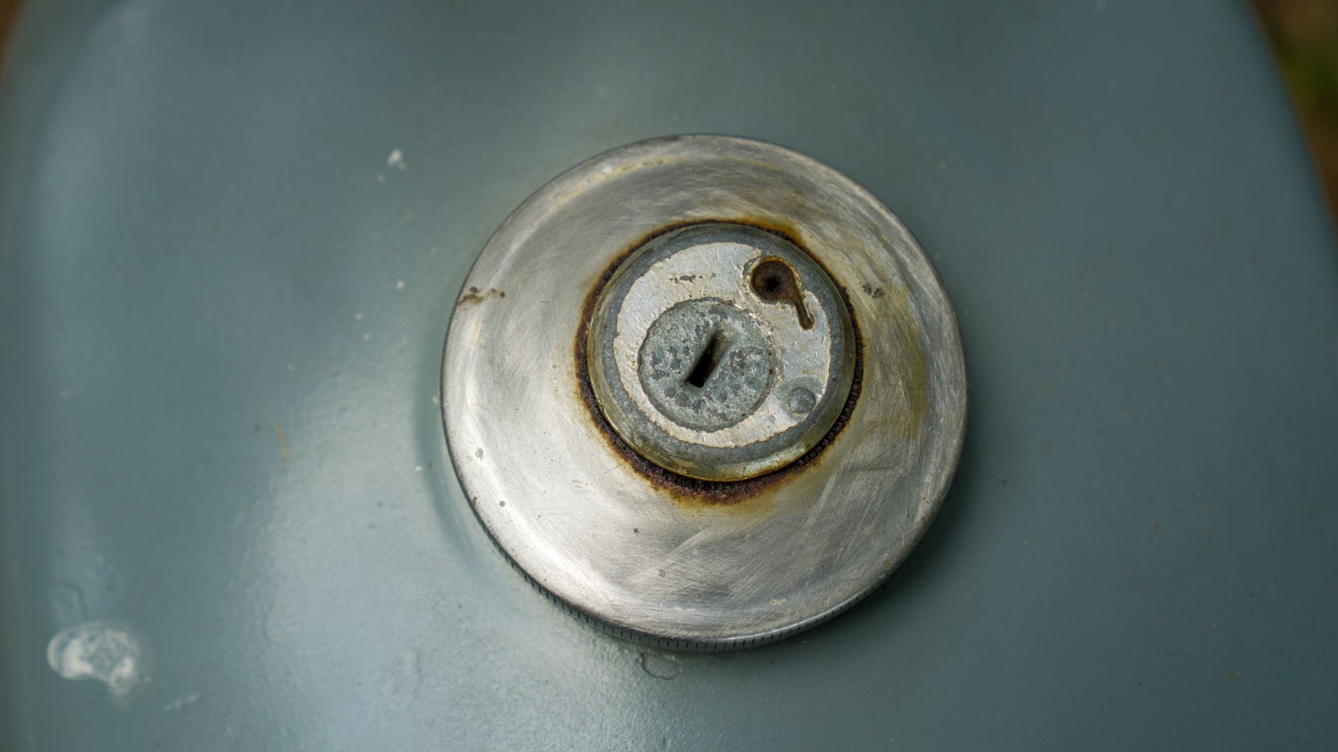 Check fuel fill inlet — causes and fixes REREV