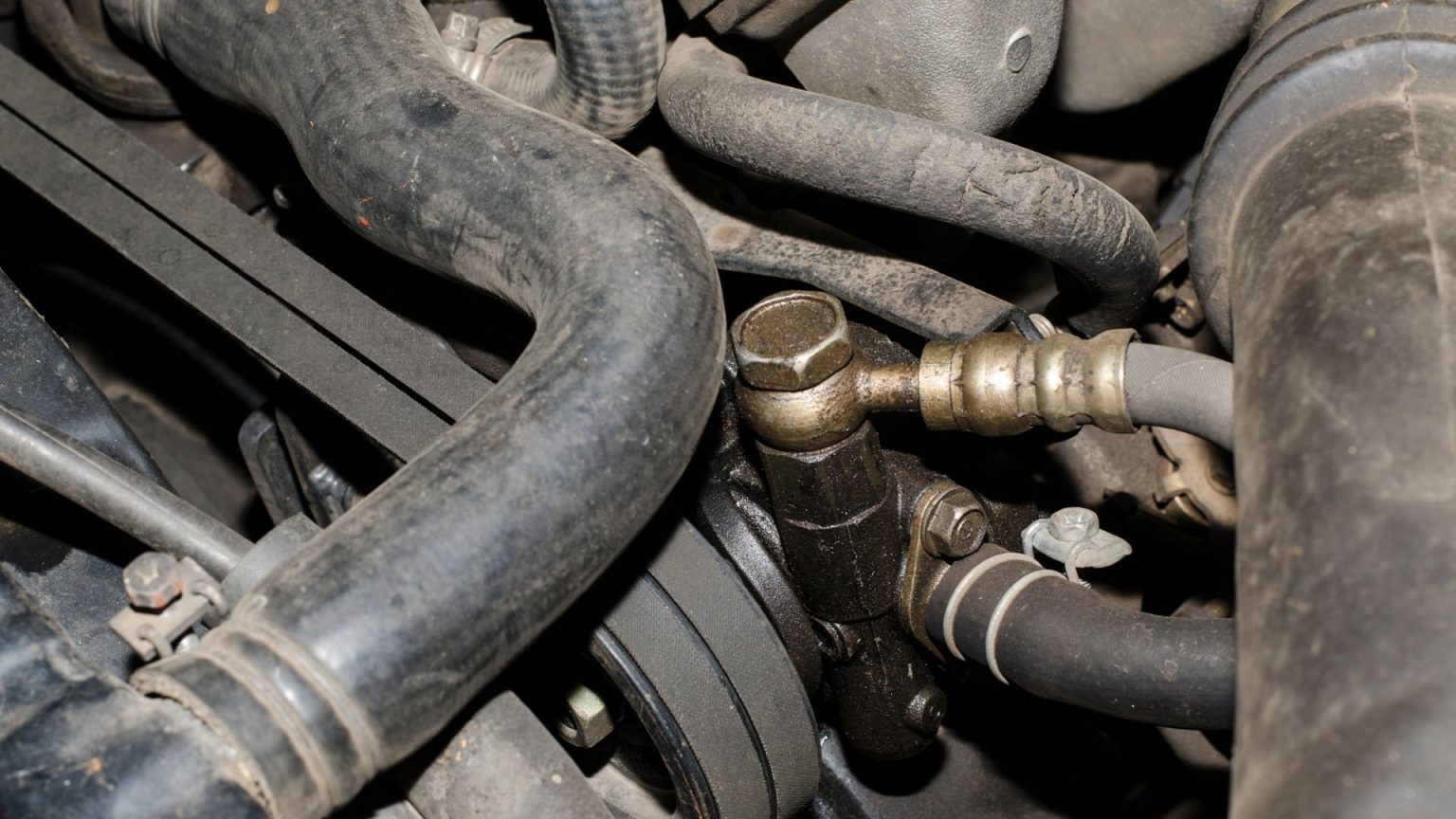 Power steering fluid leak — causes and fixes REREV