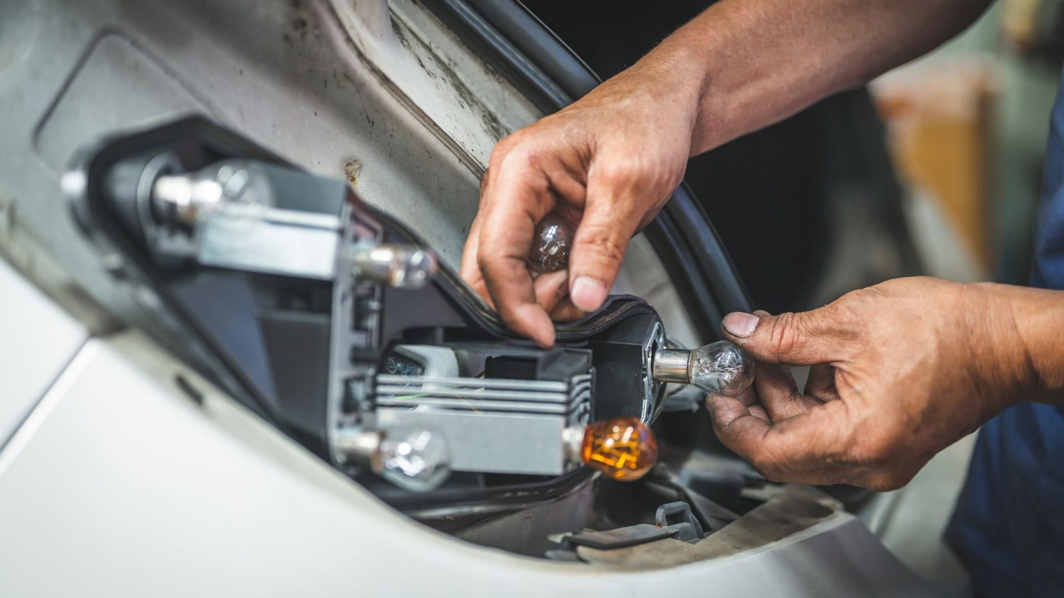 Turn signal blinking fast — causes and fixes REREV