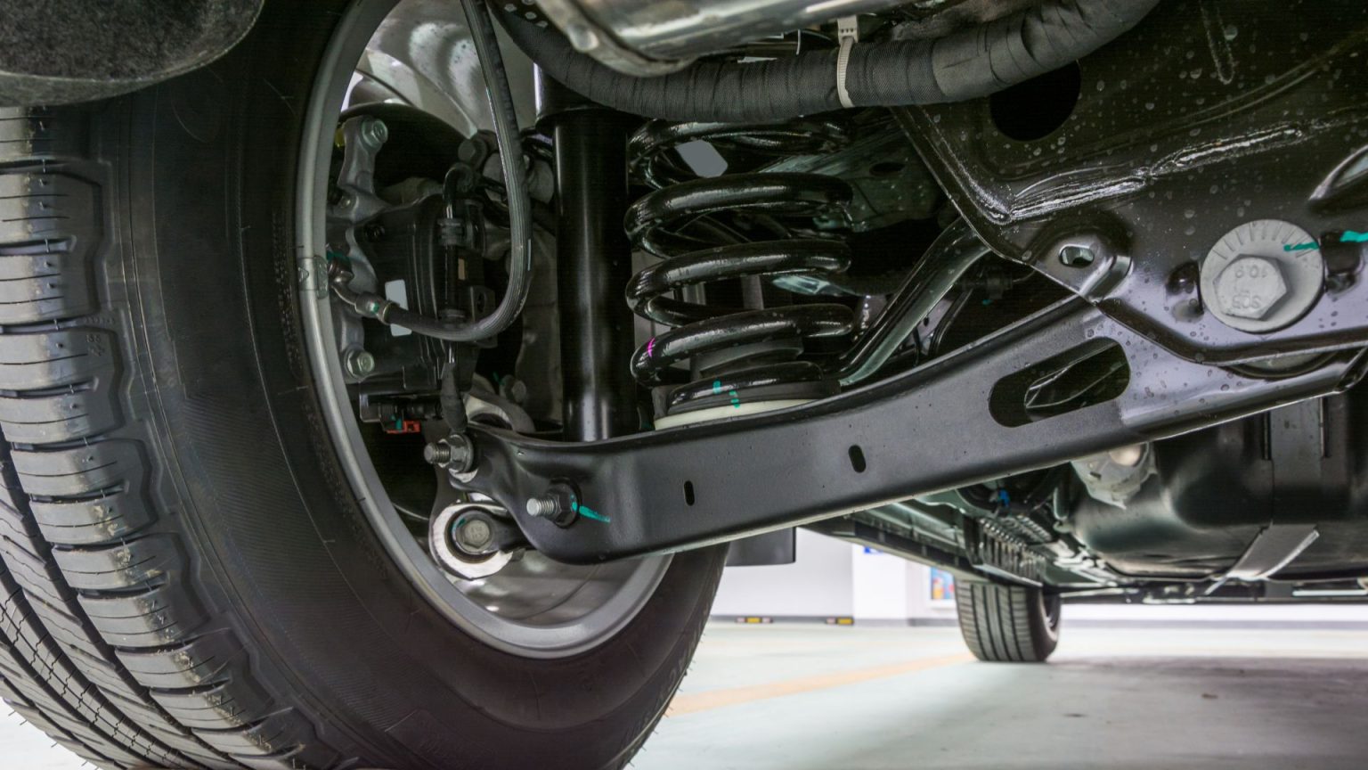 Car squeaks when turning — causes and fixes REREV