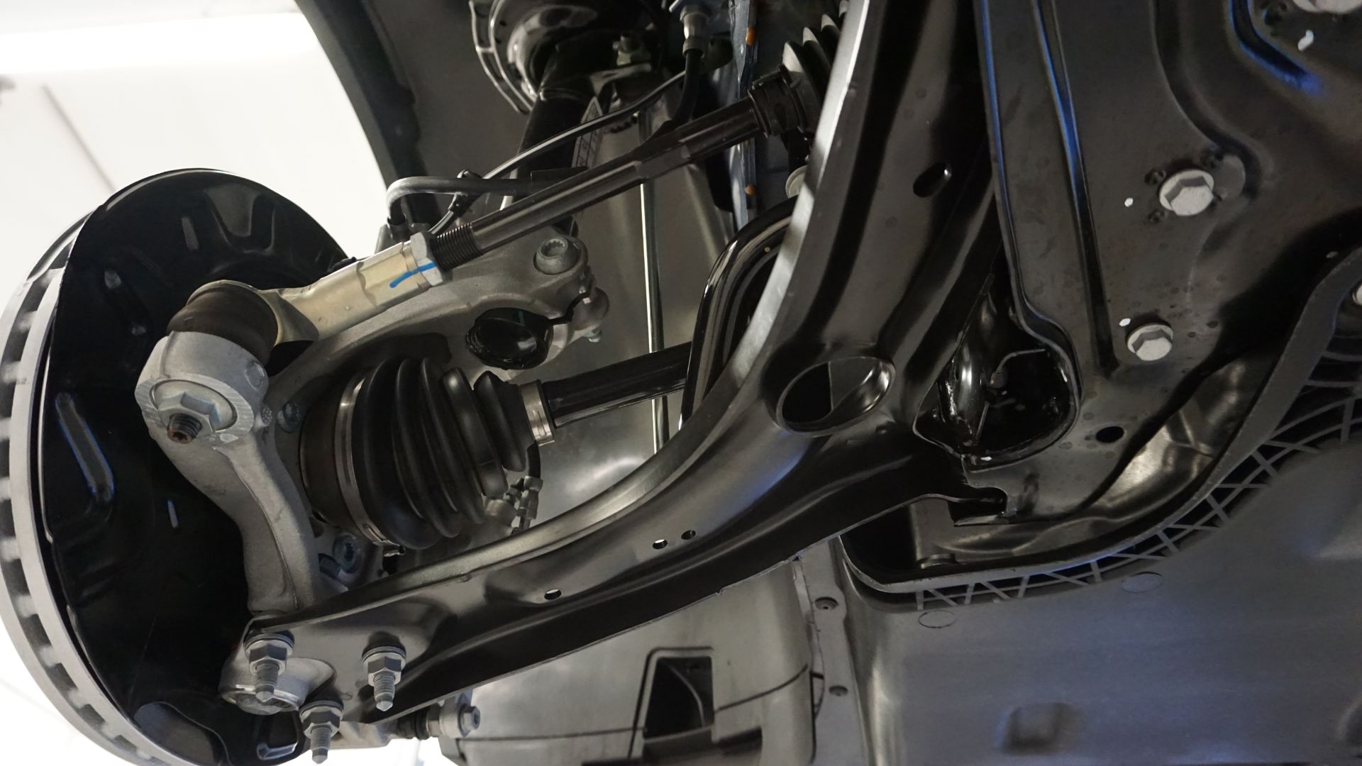 Bad tie rod symptoms — causes and fixes REREV