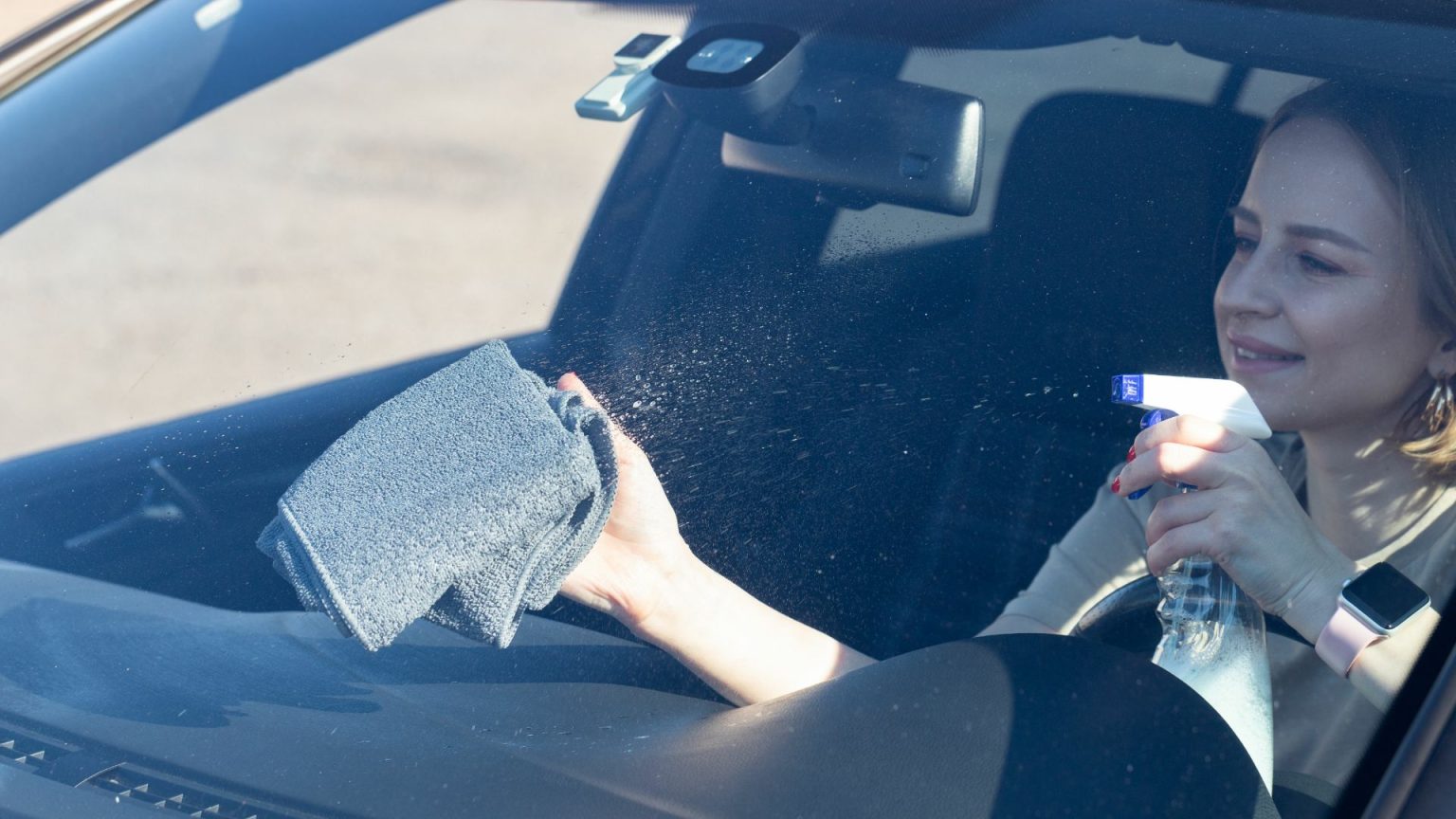 Best way to clean inside windshield — explained REREV